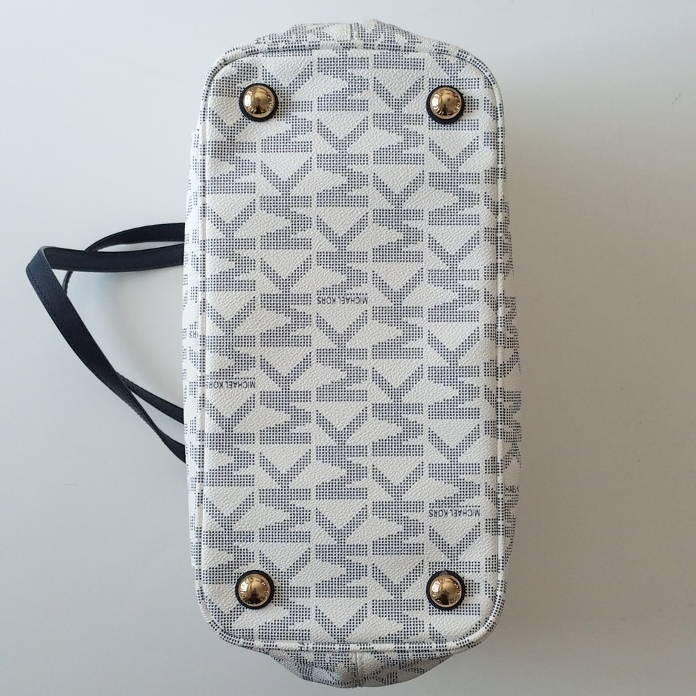 CHEAP PRICE! WOW! Michael Kors Purse - Picture 6 of 6